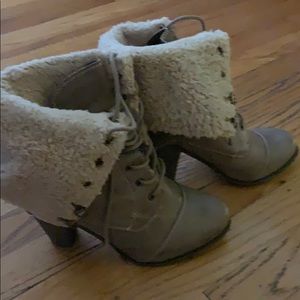 Off gray winter boots with wool covering